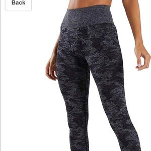 Gym shark leggings LIKE NEW